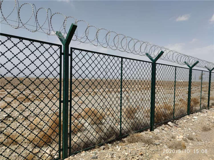 刀片刺網(wǎng)隔離網(wǎng)